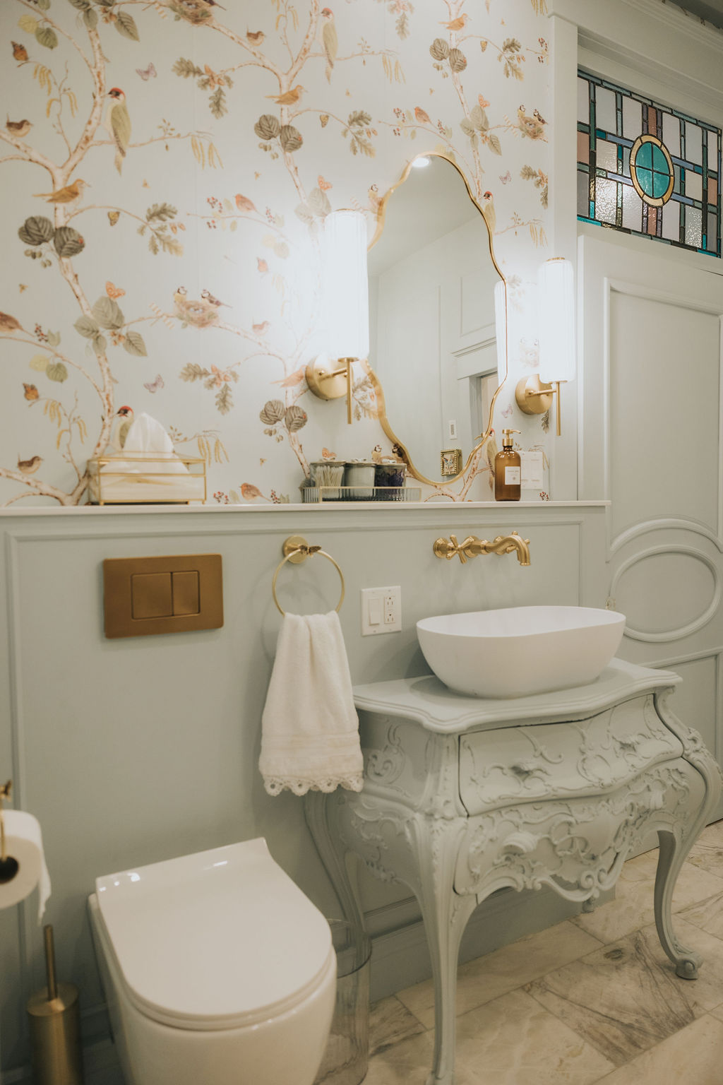 Meuble-lavabo ancien avec vasque blanche