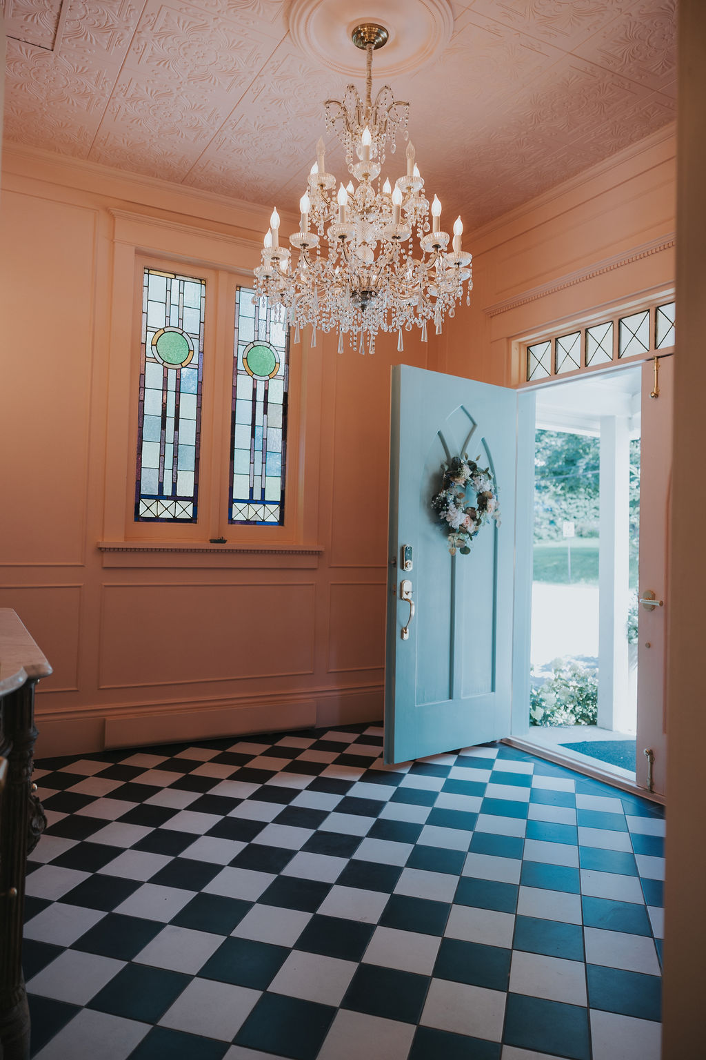 Vestibule du Château Papillon avec sol à damier